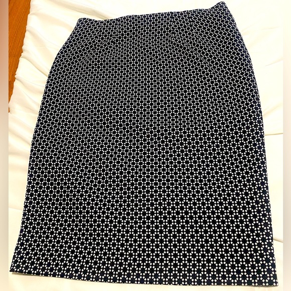 Black and white shirt - Picture 1 of 1